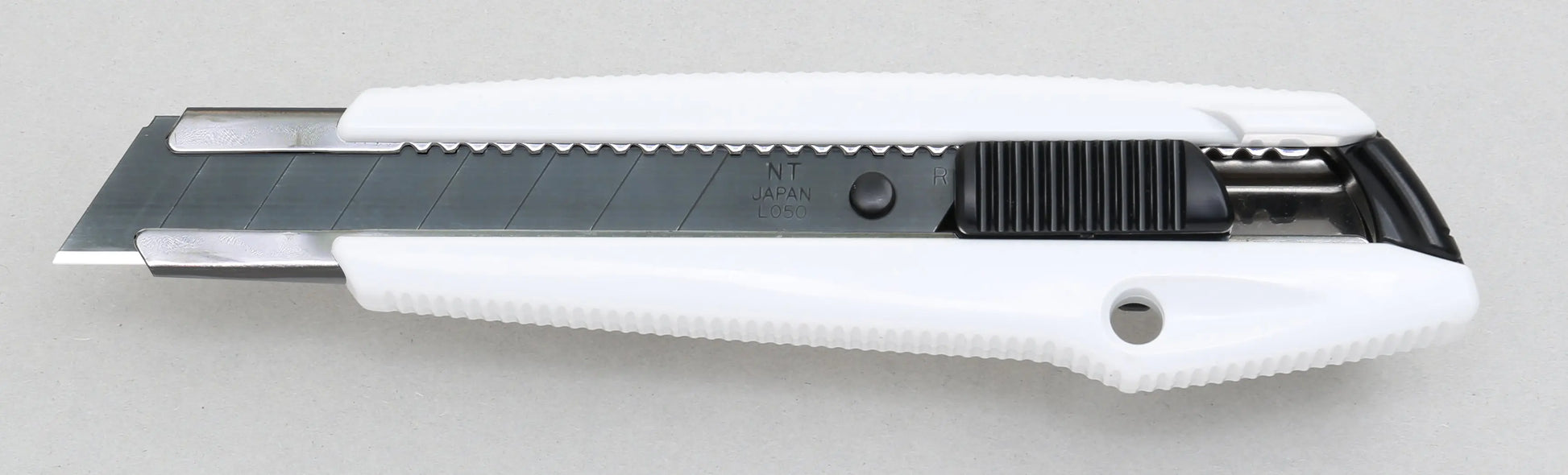 NT Cutter 18mm MNCR-L1R black&white Idealshop